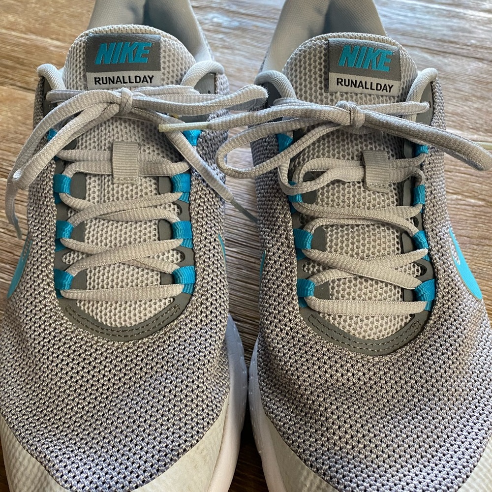 Nike (Mens size 11) Run all day